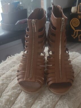 le chateau Tan Strappy Front-Zip Gladiator Heels
